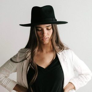 EUC- MONROE RANCHER in BLACK